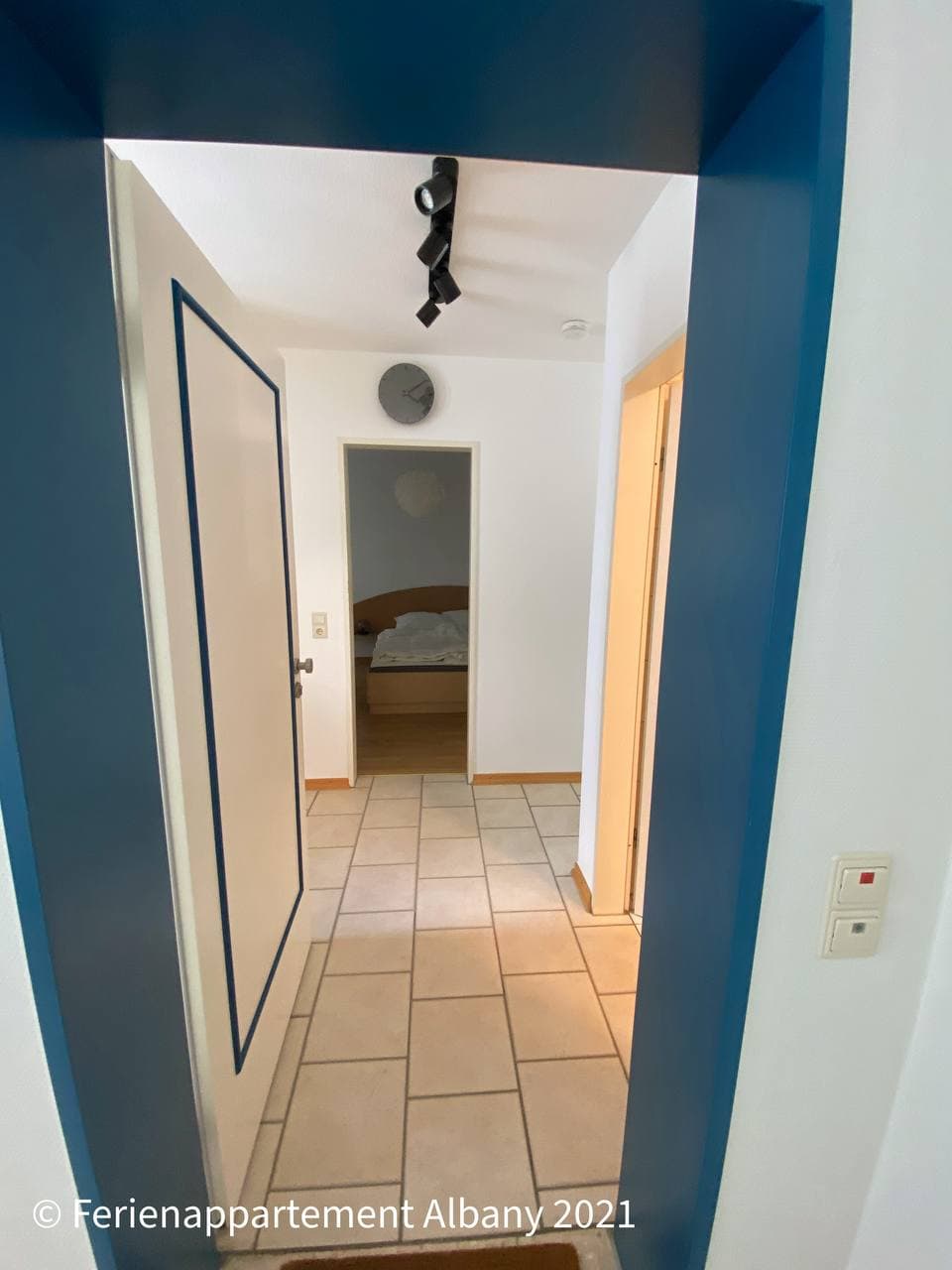 Eingangsbereich mit Blick Richtung Schlafzimmer
